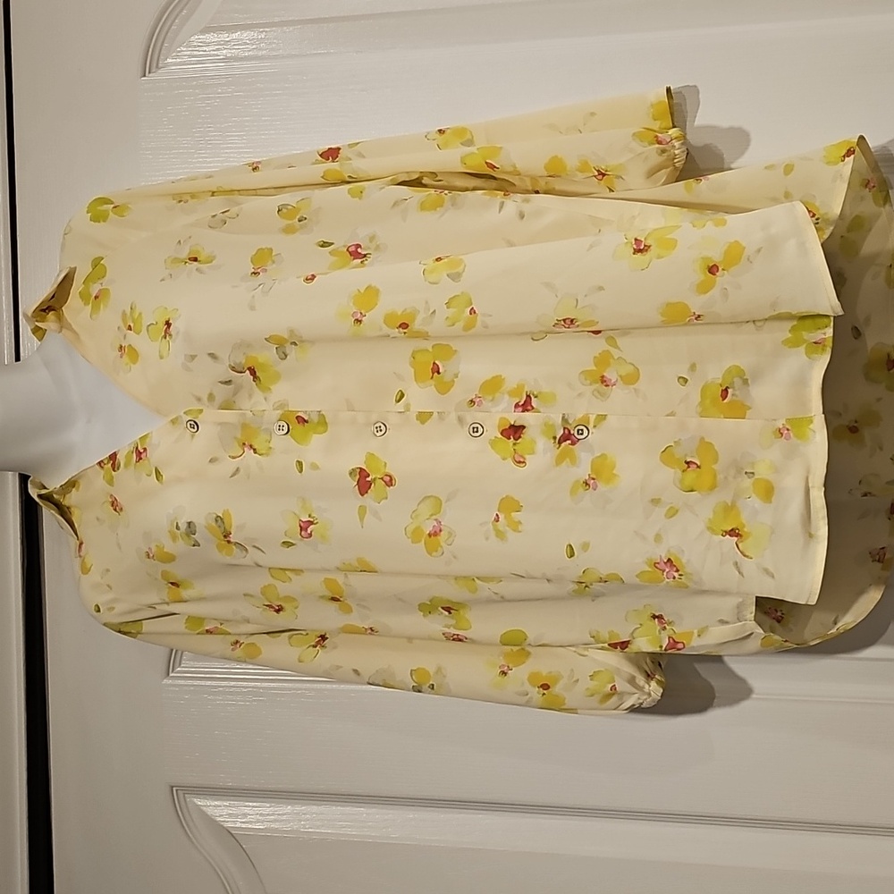 Cabi Go-to-blouse Spring 2023 flower floral light pastel muted yellow Sz S EUC - Picture 8 of 14